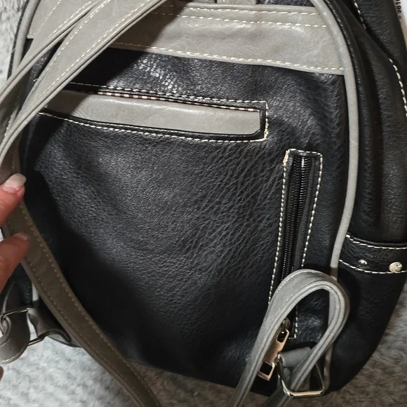 Backpack - Picture 5 of 6